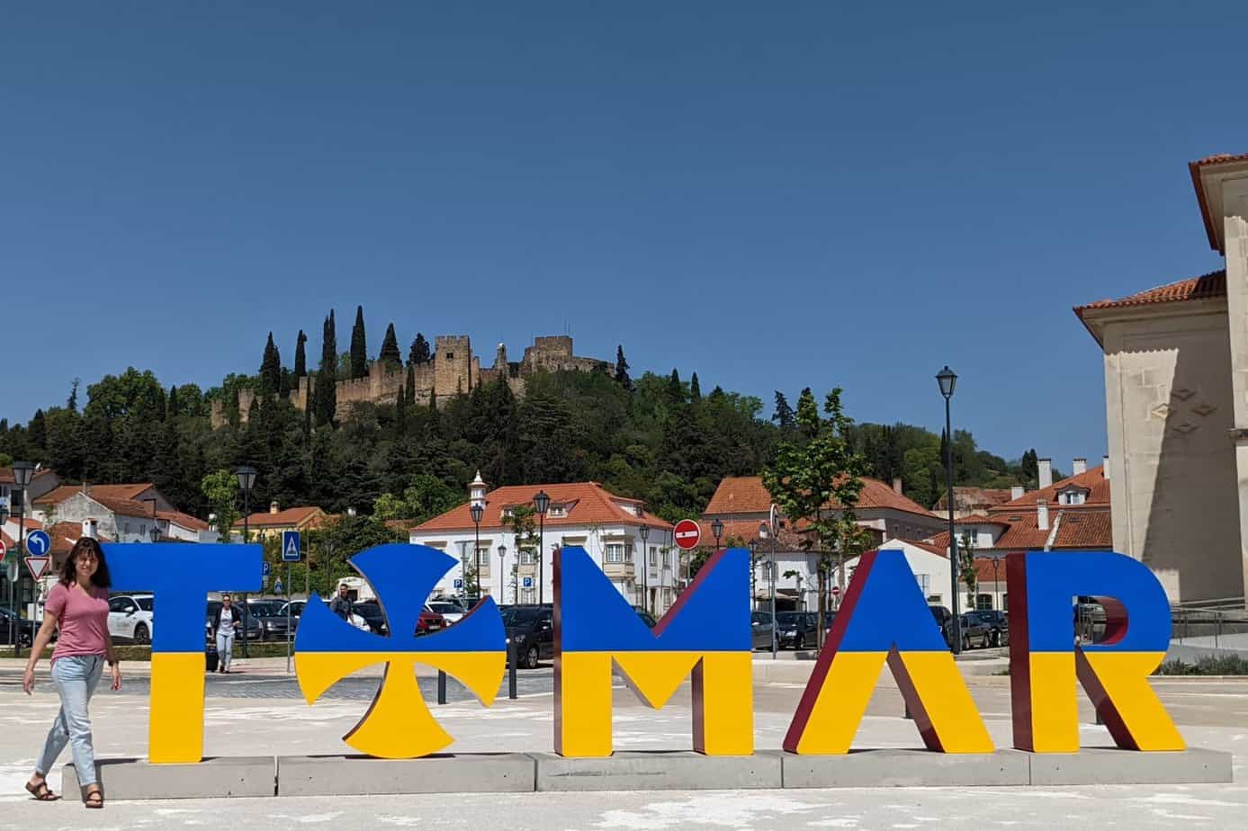 Yellow and Blue letters spelling TOMAR with the castle in the background